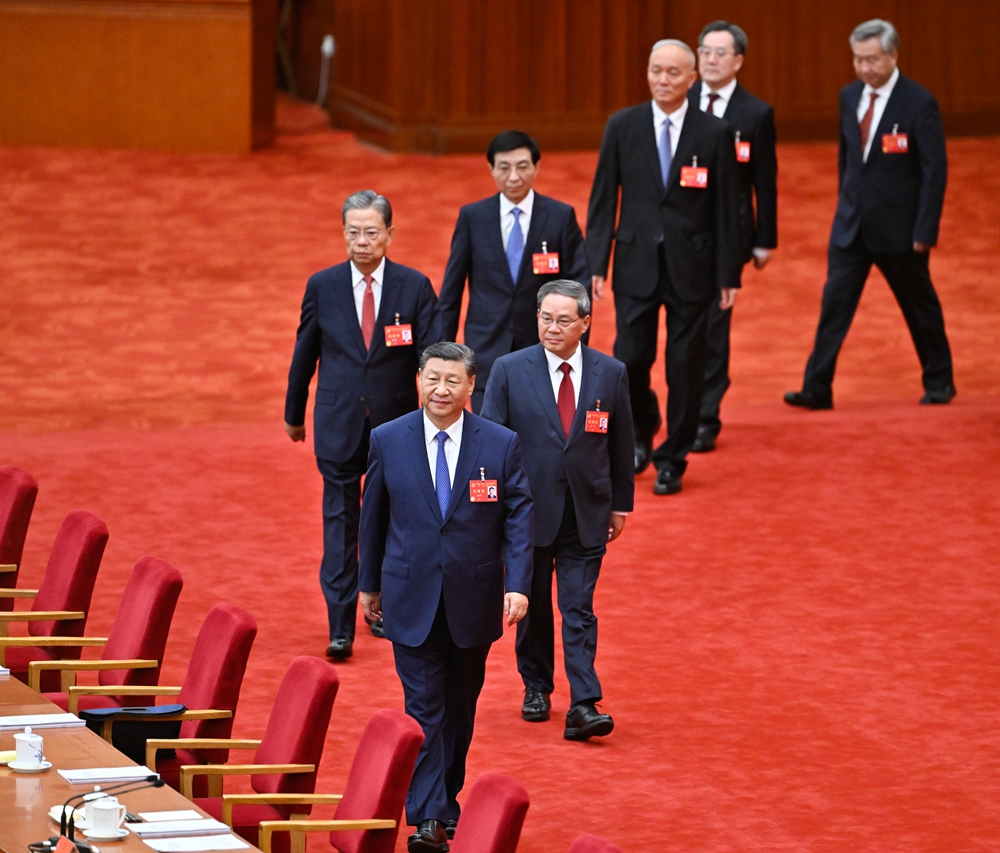 中国共产党第二十届中央委员会第三次全体会议,于2024年7月15日至18日在北京举行。这是习近平、李强、赵乐际、王沪宁、蔡奇、丁薛祥、李希等步入会场。新华社记者 岳月伟 摄
